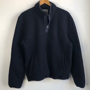 Everlane The Renew black fleece pullover